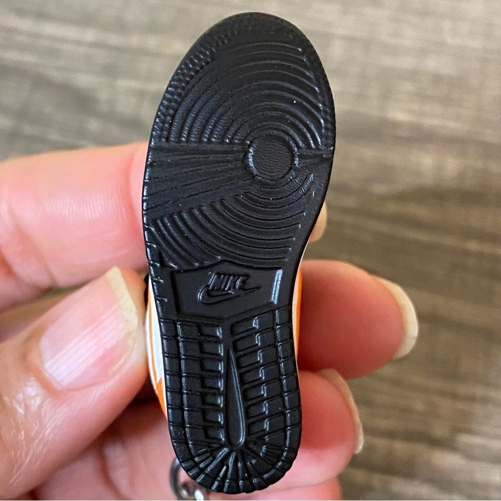Sneaker Keychain Black White & Orange - Picture 6 of 6